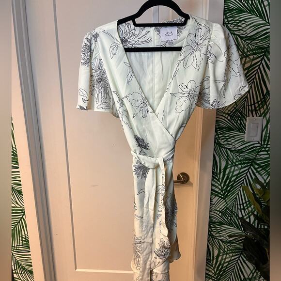 J.O.A Tessie Floral Print Wrap Dress Size Small - Picture 3 of 8